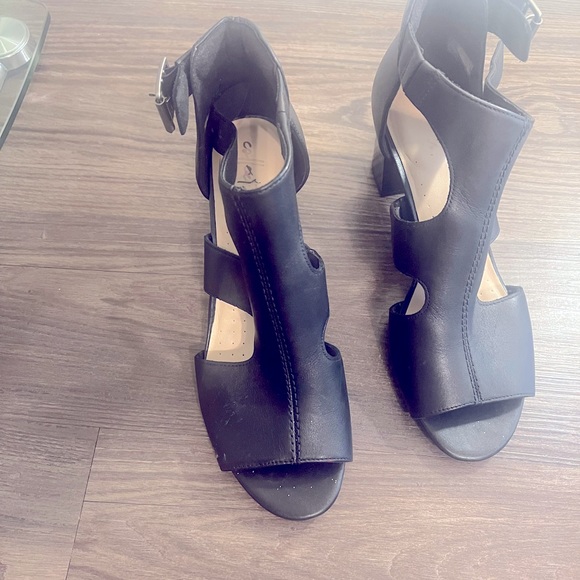 EUC Clarks Collection Leather Heeled Sandals Deva Heidi Black 8M worn twice only - Picture 3 of 11